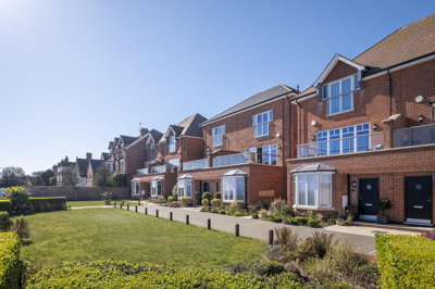 Property on Gunton Cliff, NR32 4FF