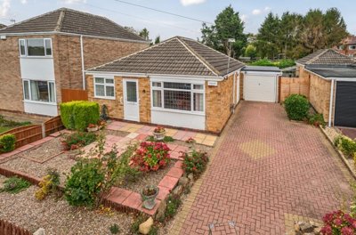 Property on NG8 2EF