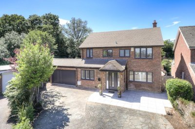 Property on Whadden Chase, CM4 9HF
