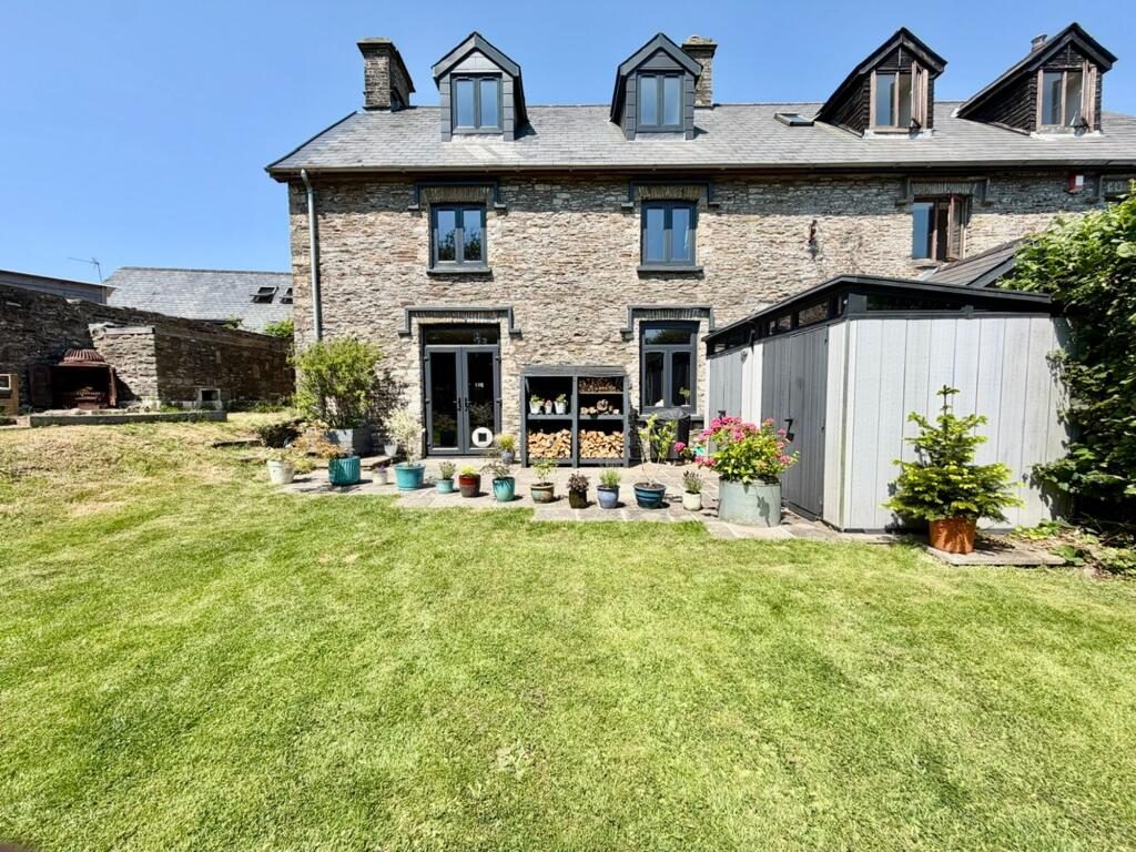 Property main image