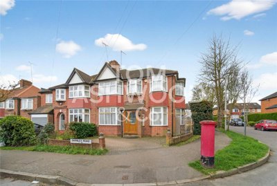 Property on Darnley Road, IG8 9HU
