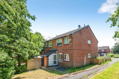 Property on Denbeck Wood, SN5 7EJ