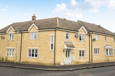 Property on The Oaks, OX18 1GW