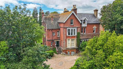 Property on Upper Maze Hill, TN38 0LG