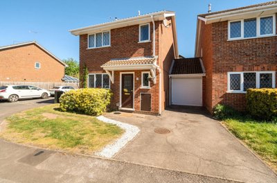 Property on Radnor Road, RG12 9FD