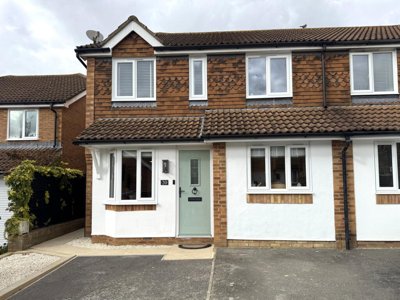 Property on Mansion House Close, TN27 8DE