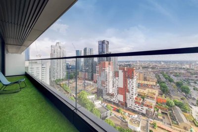 Property on Wards Place, E14 9DU