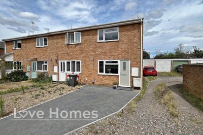 Property on Dunstable Close, MK45 1JN