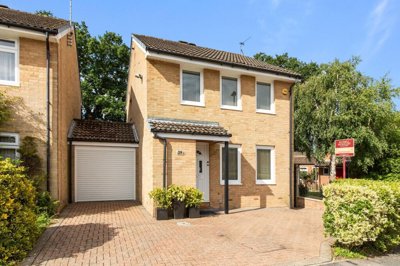 Property on Bluebell Close, RH12 5WB