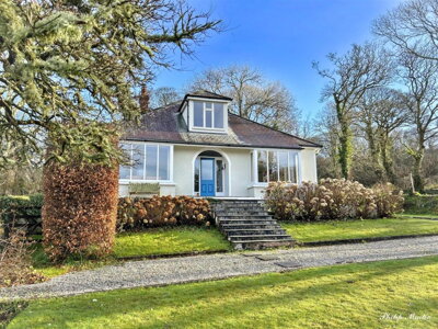 Property on TR4 8RW