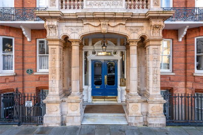 Property on Earl'S Court Square, SW5 9UH