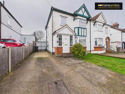 Property on Strafford Gate, EN6 1PN