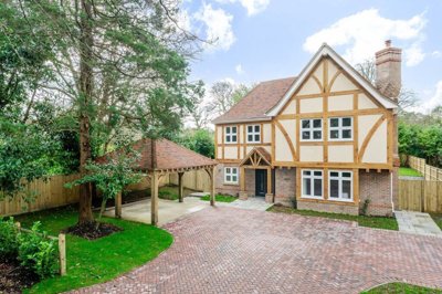 Property on GU27 2LQ