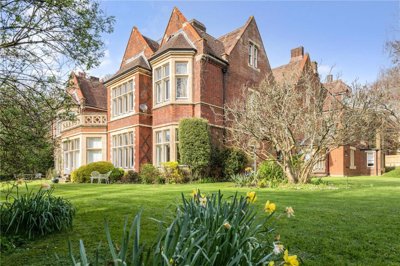 Property on Oakwood Close, SO21 2EX