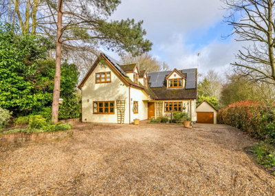 Property on Mardley Hill, AL6 0TS