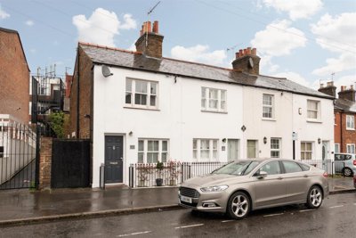 Property on Crown Lane, N14 5EU