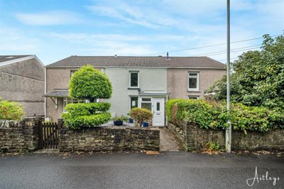 Property on Waunarlwydd Road, SA2 0GB