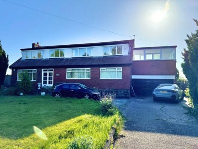 Property on Warrington Road, WA12 0HZ