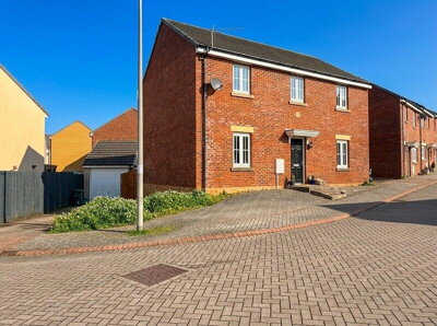 Property on Lonydd Glas, CF72 9FW