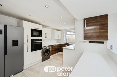 Property on Pantyrheol, SA11 2HN