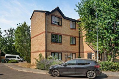 Property on Courtlands Close, WD24 5GY