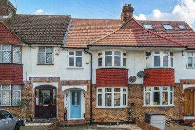 Property on Brookmead Way, BR5 2BG