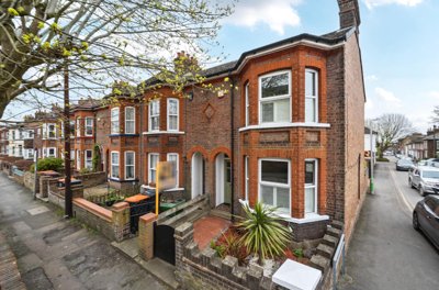 Property on Princes Street, LU6 3AX