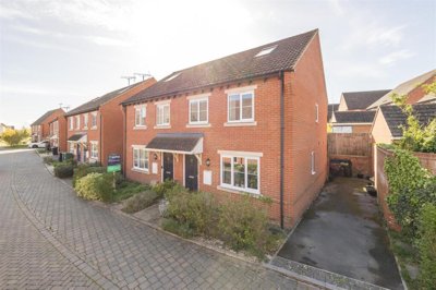 Property on Walnut Lane, OX11 6AR