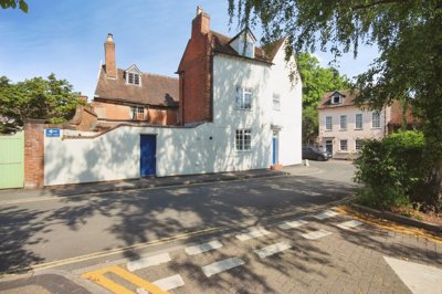 Property on Castle Lane, CV34 4BU