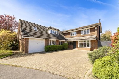 Property on The Deerings, AL5 2PE