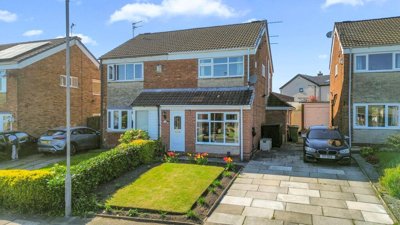 Property on Dean Close, WN5 7RY