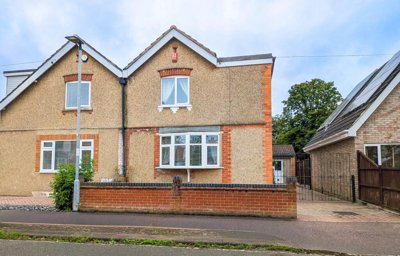 Property on Queen Alexandra Road, MK41 9SE