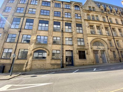 Property on East Parade, BD1 5HT