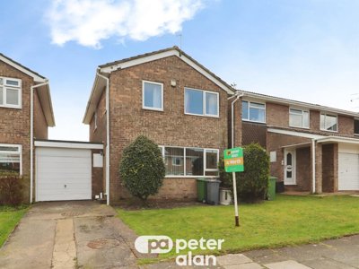 Property on Cefn Penuel, CF15 9TB