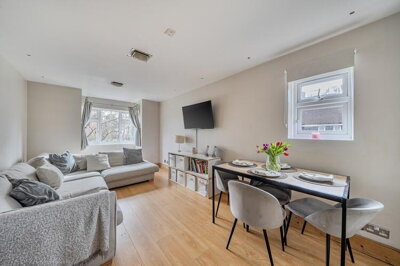 Property on Albert Walk, RG45 7EB