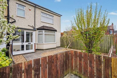 Property on Queens Gardens, HU5 2AY