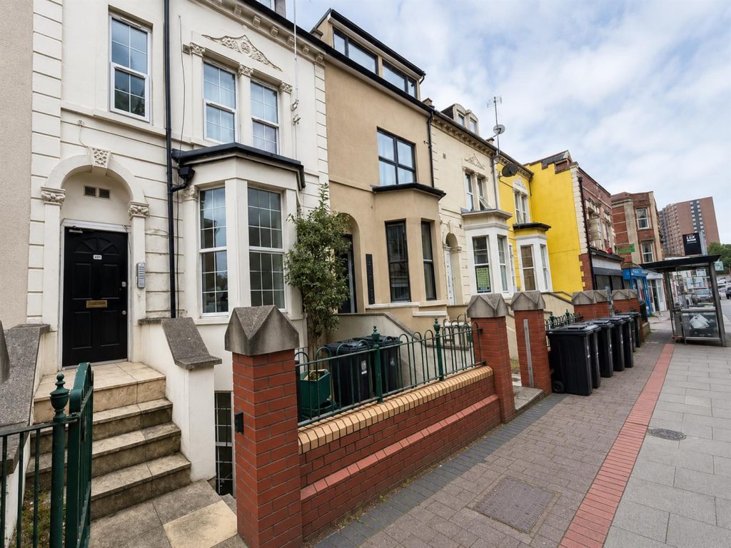Property main image