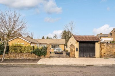 Property on Guildersfield Road, SW16 5LT