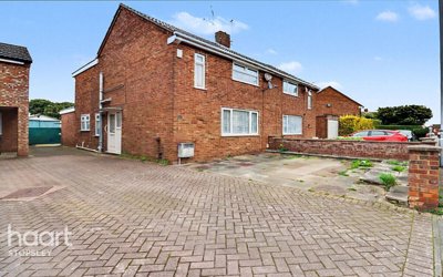 Property on Lyneham Road, LU2 9JS