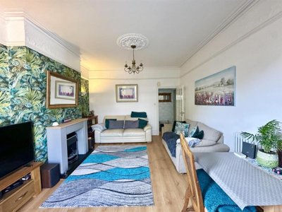 Property on TN40 1DN