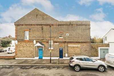 Property on Queens Road, N11 2QQ