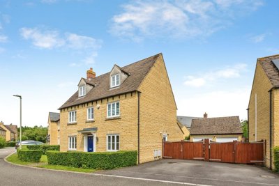 Property on Chestnut Close, OX18 1HG