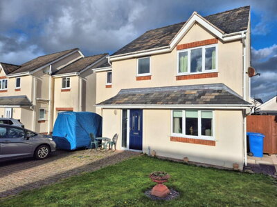 Property on Maes Glyndwr, LL21 0AJ