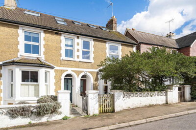 Property on Down Road, GU1 2PZ