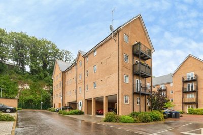 Property on Arnold Close, SG13 7ES