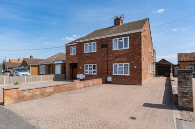 Property on Oak House Lane, PE22 0PJ