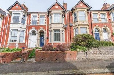 Property on Woodlands Road, CF63 4EG