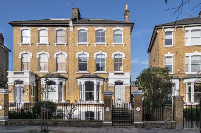 Property on Highbury Hill, N5 1AP