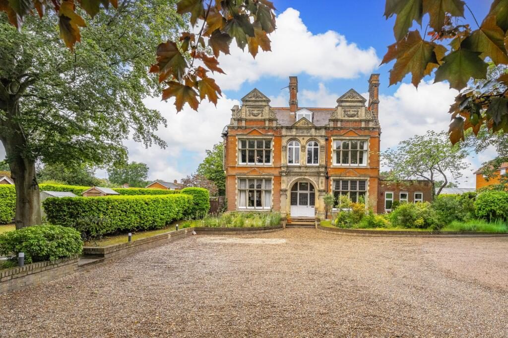 Property main image