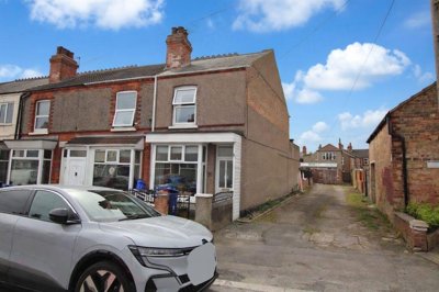 Property on Whites Road, DN35 8RP